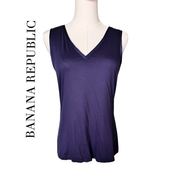 Banana Republic Tops - Banana Republic Women's Deep Navy V Neck Sleeveless Top Size Medium Petite
